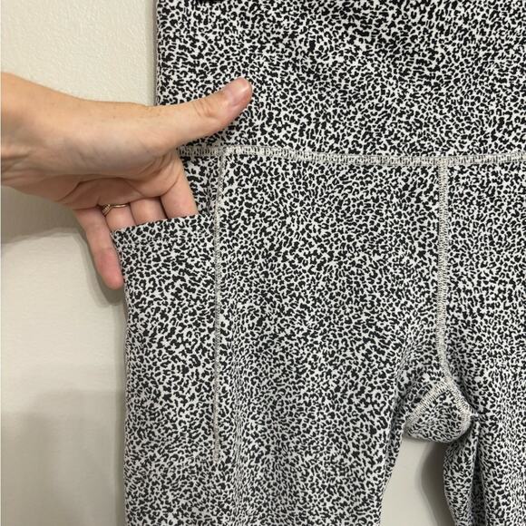 Athleta Salutation Stash II Textured 7/8 Tight in Leopard Print - Size M - Picture 4 of 8